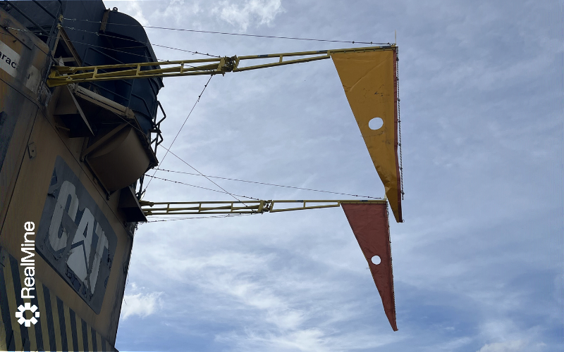 Baliza Traseira para Escavadeira — solução RealMine para mineração